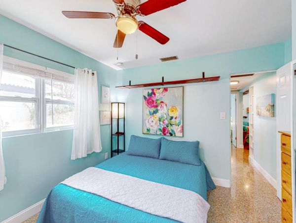 Charming 2 Bedroom Home in St. Petersburg