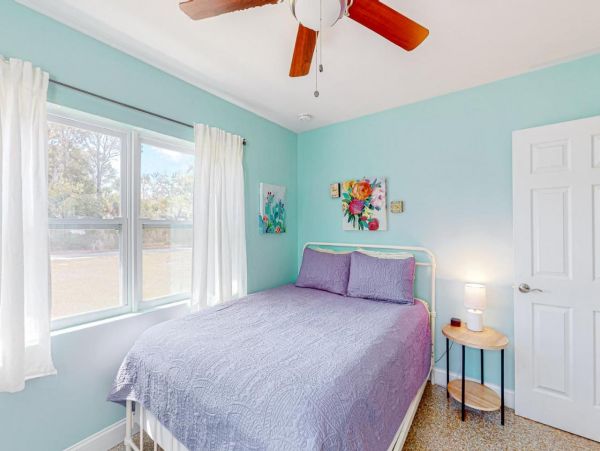 Charming 2 Bedroom Home in St. Petersburg