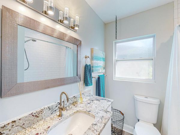 Charming 2 Bedroom Home in St. Petersburg
