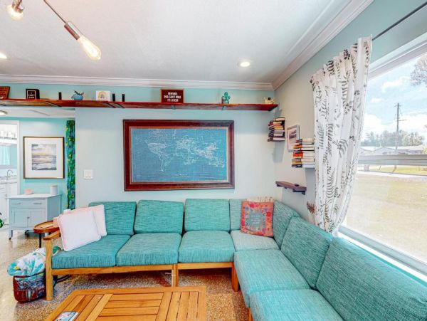 Charming 2 Bedroom Home in St. Petersburg