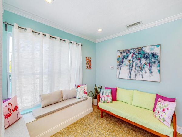 Charming 2 Bedroom Home in St. Petersburg
