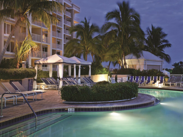 Beachfront Luxury Vacation Condo with Great Amenities