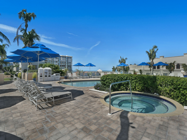 Beachfront Luxury Vacation Condo with Great Amenities