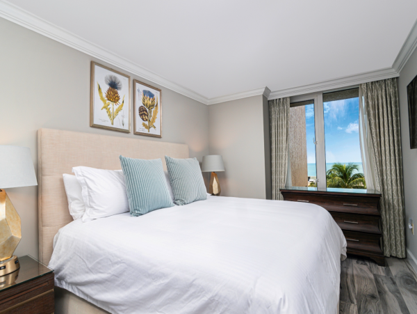 Beachfront Luxury Vacation Condo with Great Amenities