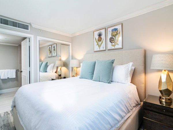 Beachfront Luxury Vacation Condo with Great Amenities