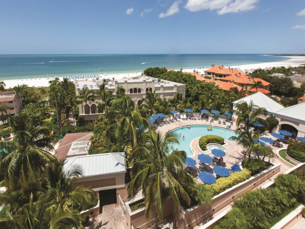 Beachfront Luxury Vacation Condo with Great Amenities
