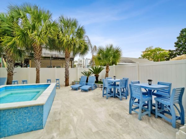 Luxury Home with Private Pool Upscale Neighborhood in Frangista Beach