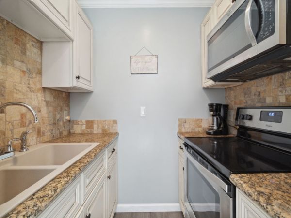 Luxury Home with Private Pool Upscale Neighborhood in Frangista Beach