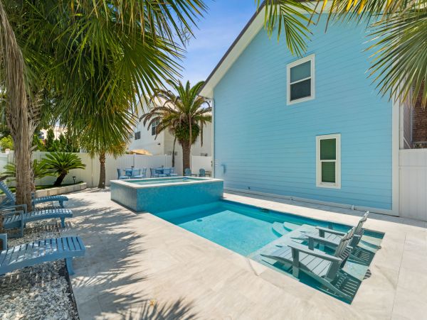 Luxury Home with Private Pool Upscale Neighborhood in Frangista Beach