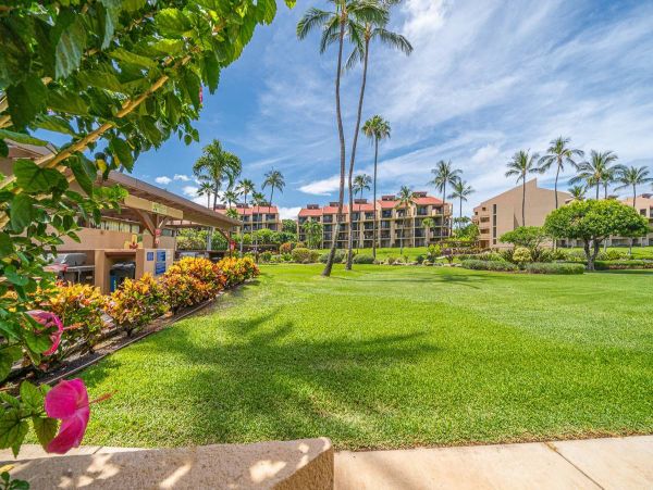 Kihei Vacation Condo Two Bedroom Walk to Beach