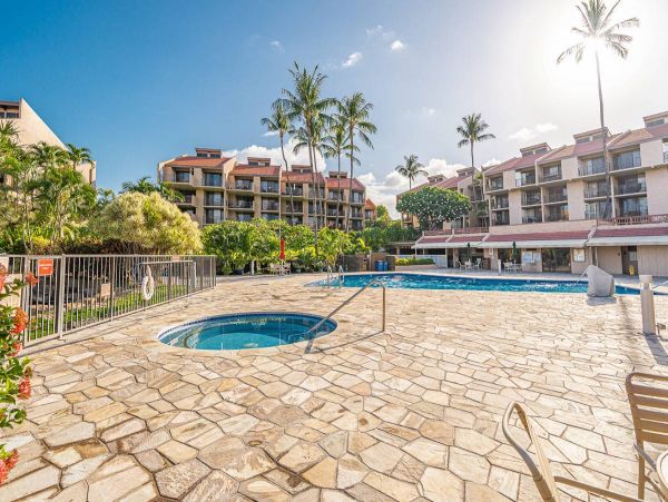 Kihei Vacation Condo Two Bedroom Walk to Beach