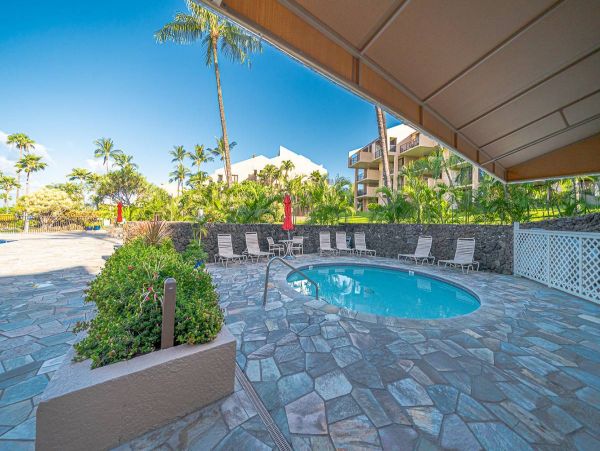 Kihei Vacation Condo Two Bedroom Walk to Beach