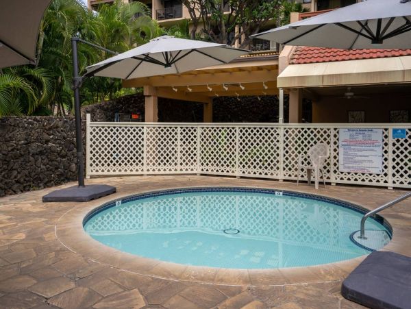 Kihei Vacation Condo Two Bedroom Walk to Beach