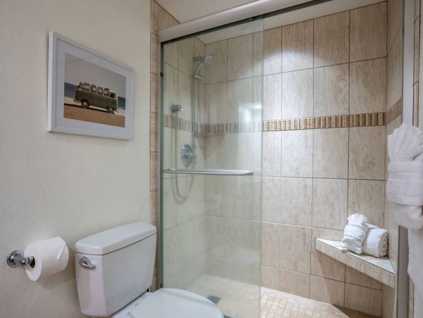 Kihei Vacation Condo Two Bedroom Walk to Beach