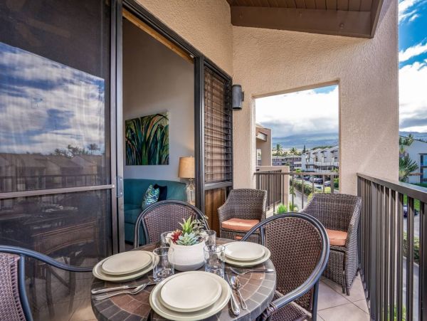 Kihei Vacation Condo Two Bedroom Walk to Beach