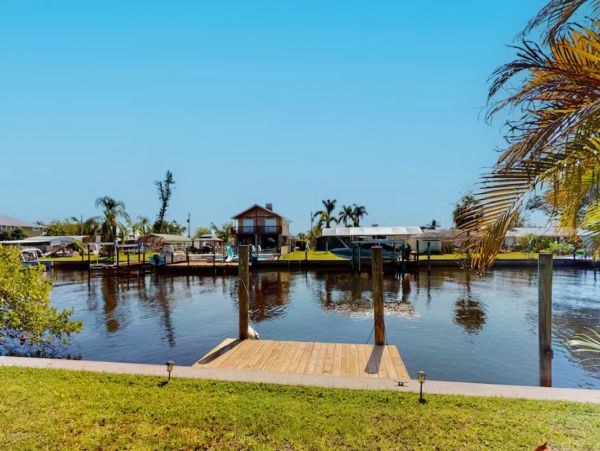 Fort Myers Charming Canal Front Two Bedroom Cottage
