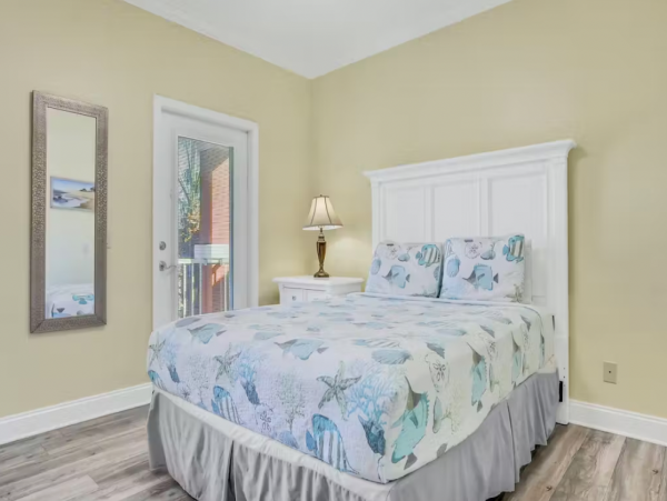 Destin Six Bedroom Home Near the Beach Shared Lagoon Pool
