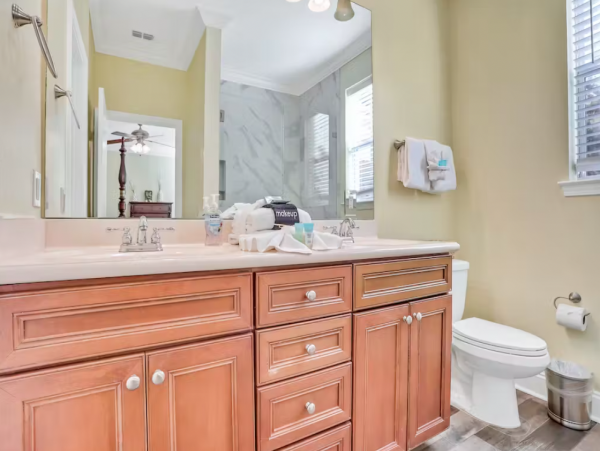 Destin Six Bedroom Home Near the Beach Shared Lagoon Pool