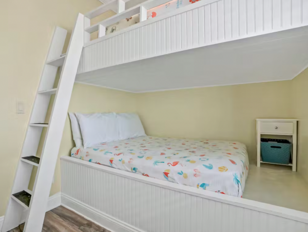 Destin Six Bedroom Home Near the Beach Shared Lagoon Pool