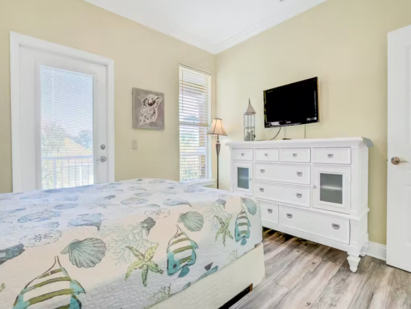 Destin Six Bedroom Home Near the Beach Shared Lagoon Pool