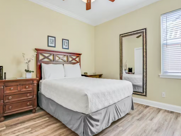 Destin Six Bedroom Home Near the Beach Shared Lagoon Pool