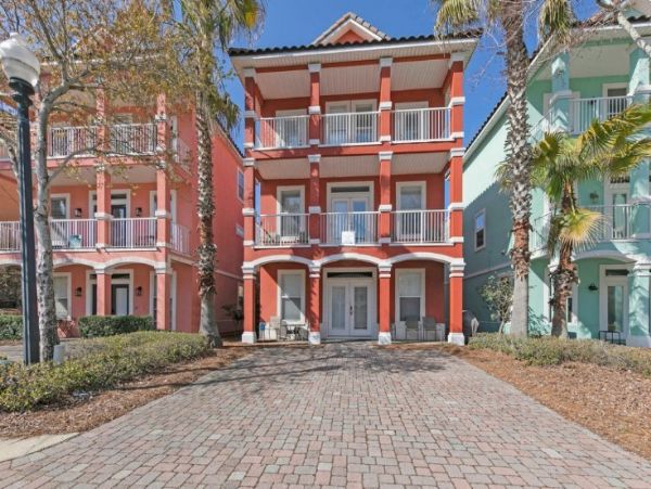 Destin Six Bedroom Home Near the Beach Shared Lagoon Pool