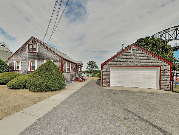 Lovely Cape Cod 4 Bedroom Vacation Home with Pool
