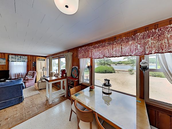Lovely Cape Cod 4 Bedroom Vacation Home with Pool