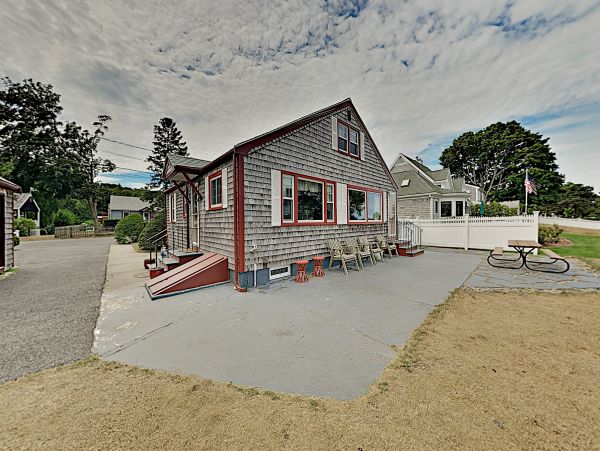 Lovely Cape Cod 4 Bedroom Vacation Home with Pool