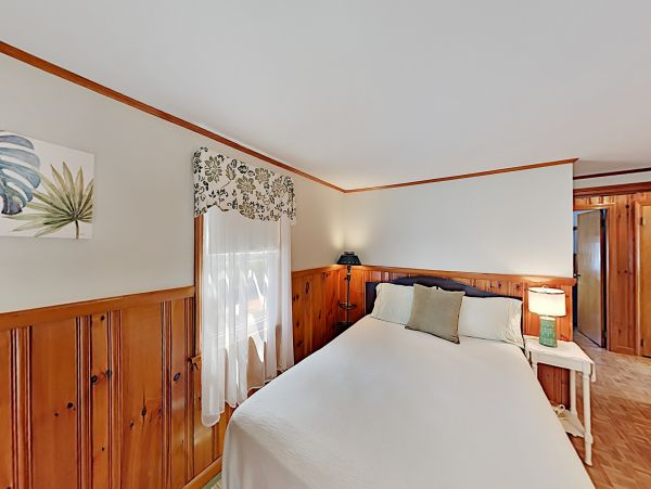 Lovely Cape Cod 4 Bedroom Vacation Home with Pool