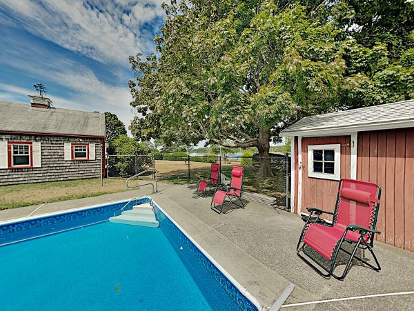 Lovely Cape Cod 4 Bedroom Vacation Home with Pool