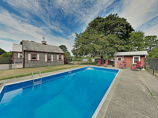 Lovely Cape Cod 4 Bedroom Vacation Home with Pool