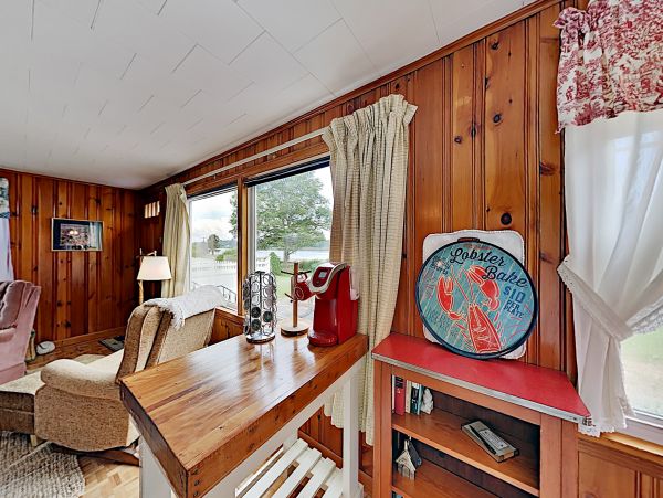 Lovely Cape Cod 4 Bedroom Vacation Home with Pool