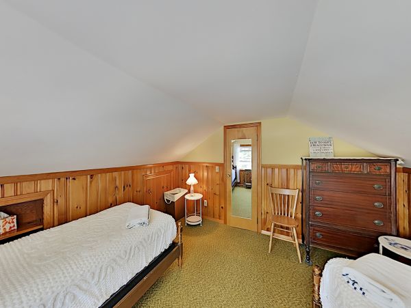 Lovely Cape Cod 4 Bedroom Vacation Home with Pool