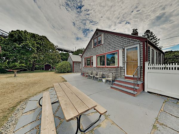 Lovely Cape Cod 4 Bedroom Vacation Home with Pool