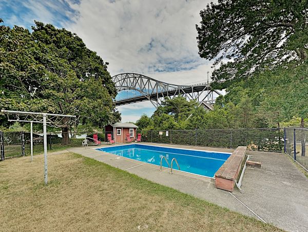 Lovely Cape Cod 4 Bedroom Vacation Home with Pool