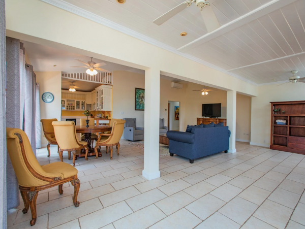 Luxuriant Walk to Beach Villa