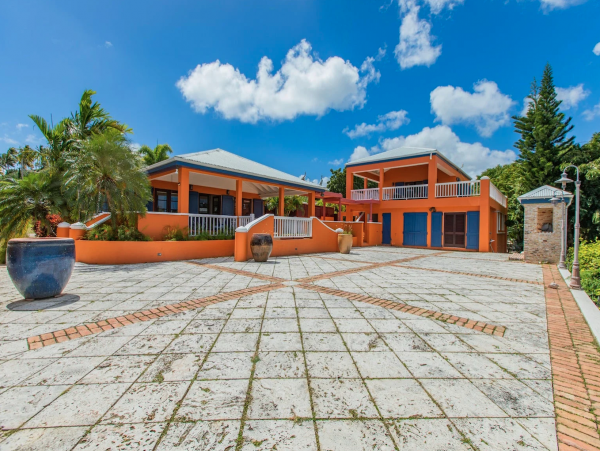 Luxuriant Walk to Beach Villa