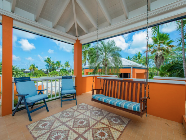 Luxuriant Walk to Beach Villa