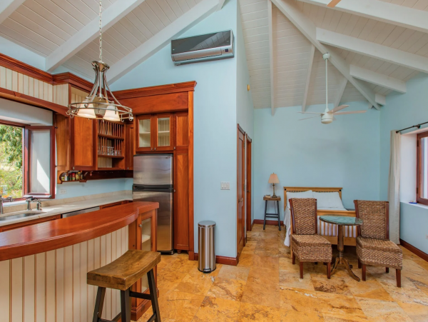 Luxuriant Walk to Beach Villa