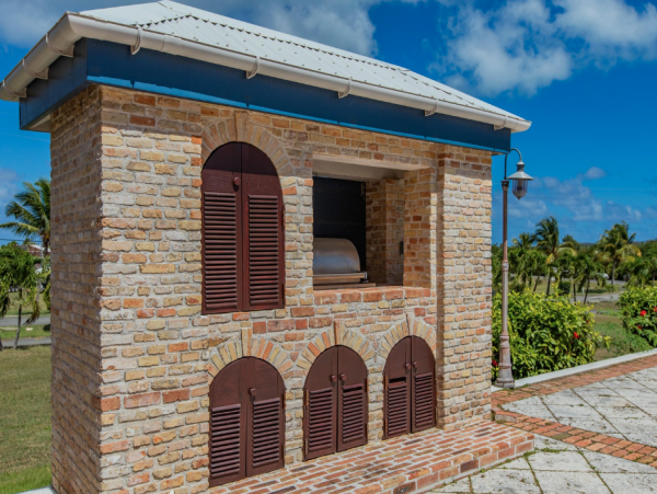 Luxuriant Walk to Beach Villa