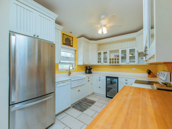 Luxuriant Walk to Beach Villa