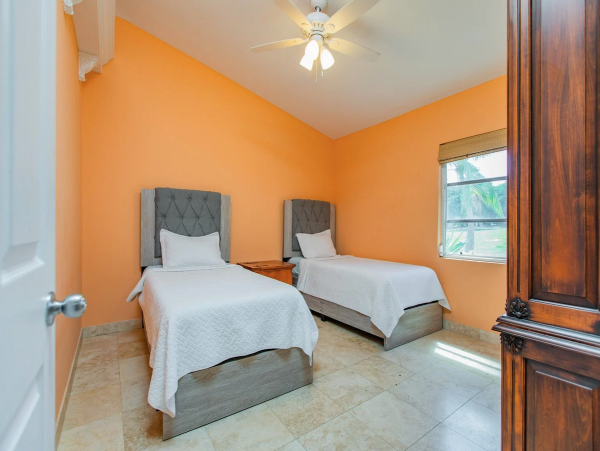 Luxuriant Walk to Beach Villa