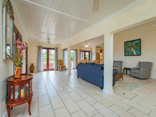 Luxuriant Walk to Beach Villa