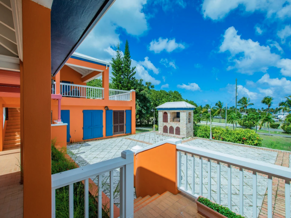 Luxuriant Walk to Beach Villa