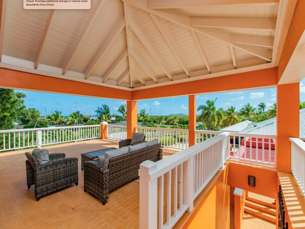Luxuriant Walk to Beach Villa
