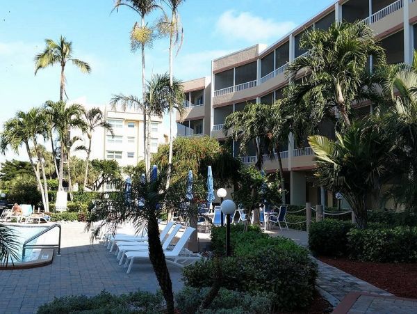 Marco Island Vacation Condo Two Bedroom Walk to Beach