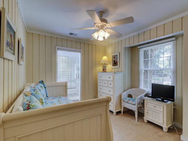 Serene 5 Bedroom Retreat  in Hilton Head Walk to Beach