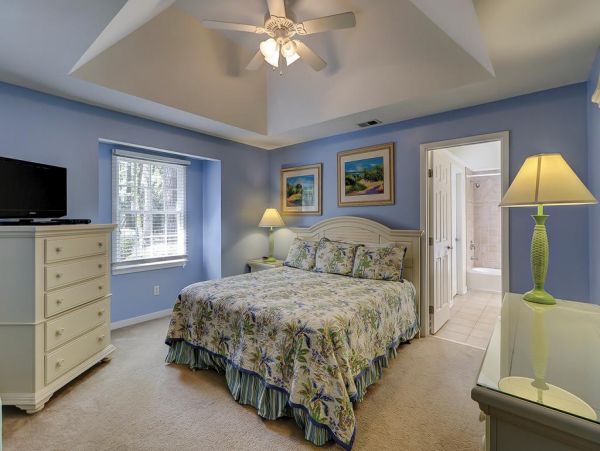 Serene 5 Bedroom Retreat  in Hilton Head Walk to Beach