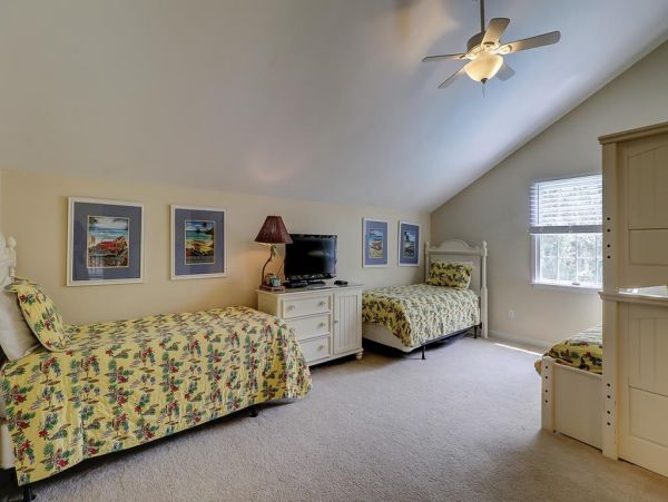 Serene 5 Bedroom Retreat  in Hilton Head Walk to Beach
